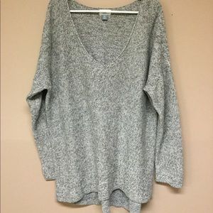 Old Navy textured v-neck tunic sweater